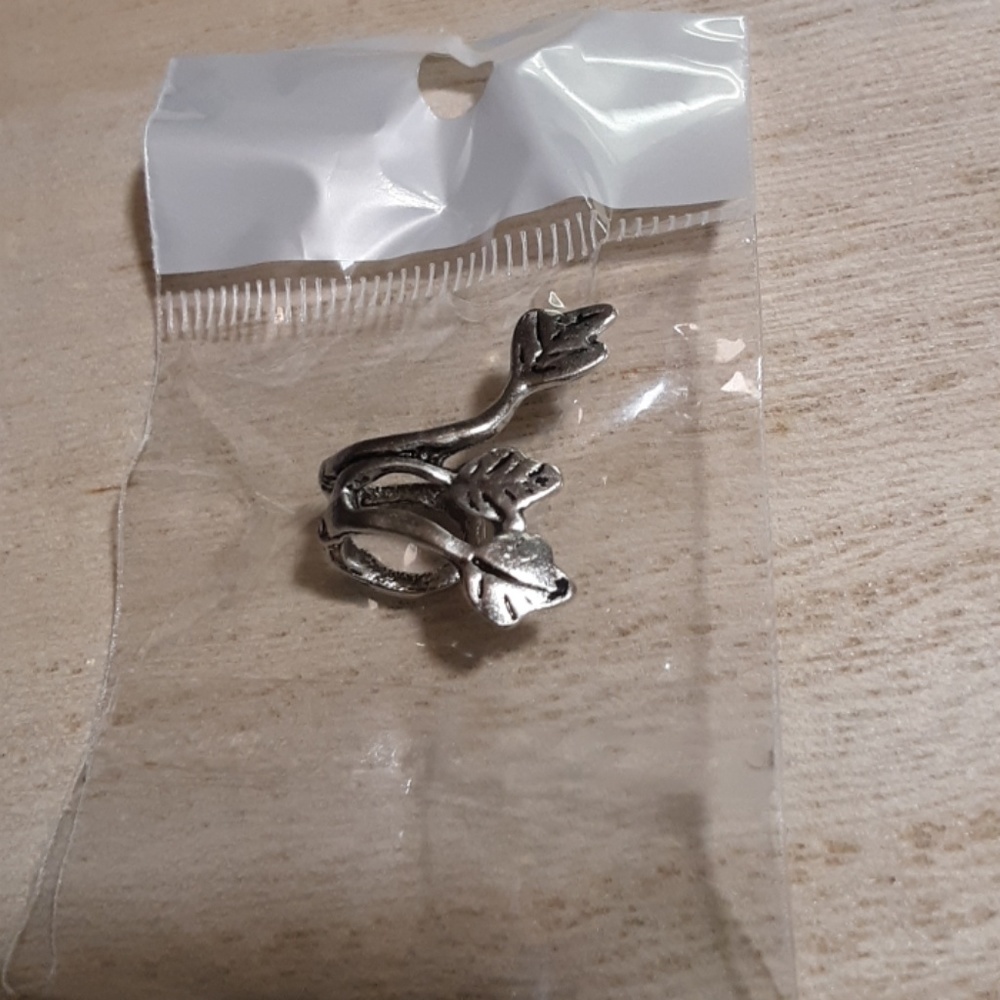 Ivy Ear Cuff - Picture 5 of 5